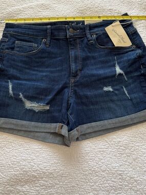 BNWT Dark Blue Distressed Roll‑Cuff Women's Denim Shorts